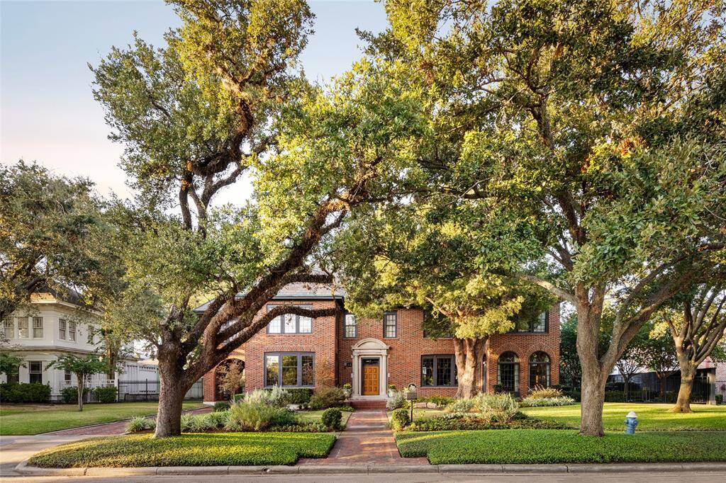 14 Courtlandt Place is a historic treasure, built in 1920 and designed by renowned architect Birdsall Briscoe, it exudes timeless elegance. With its stately brick facade, arched windows, and grand stone portico, the home blends classic charm with modern luxury. Nestled among mature trees and lush landscaping, it offers a serene retreat that preserves the beauty and craftsmanship of a bygone era.
