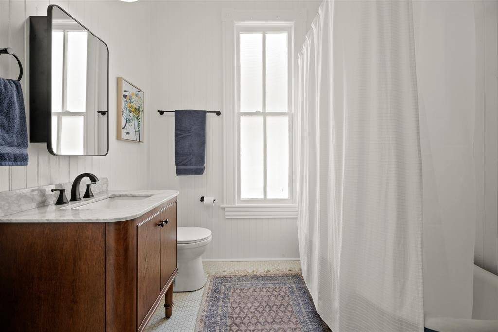 Full bath on second floor.