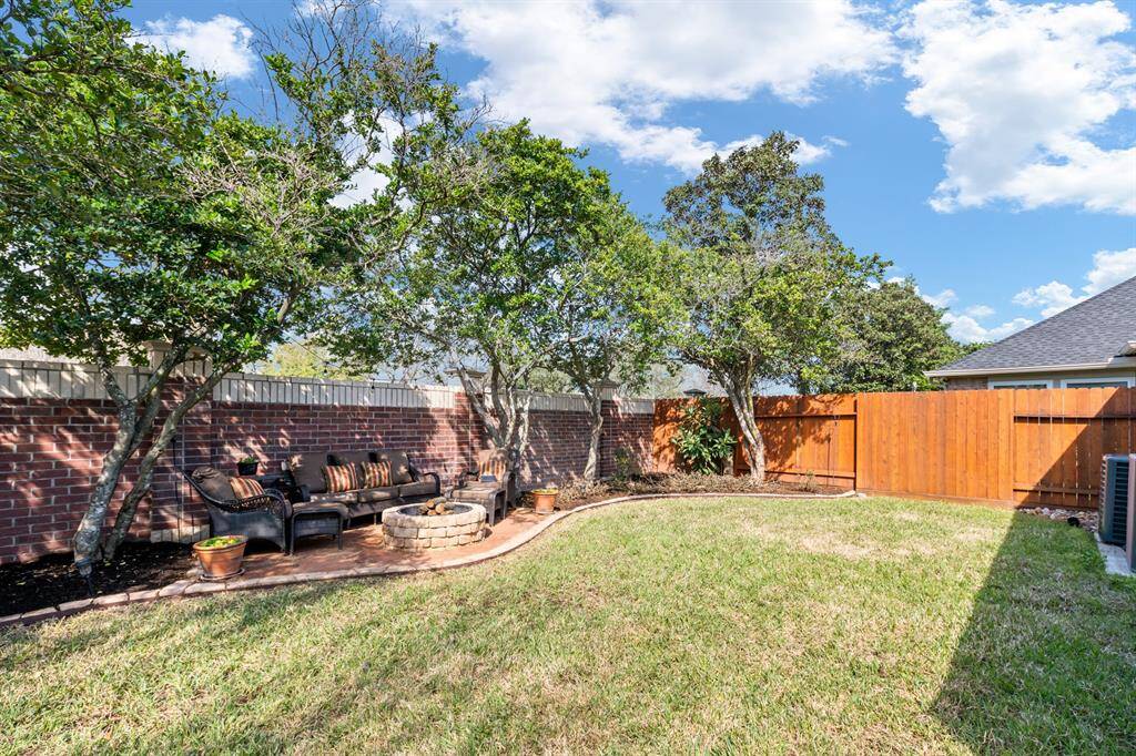 This yard can easily accommodate a pool if one is wanted.