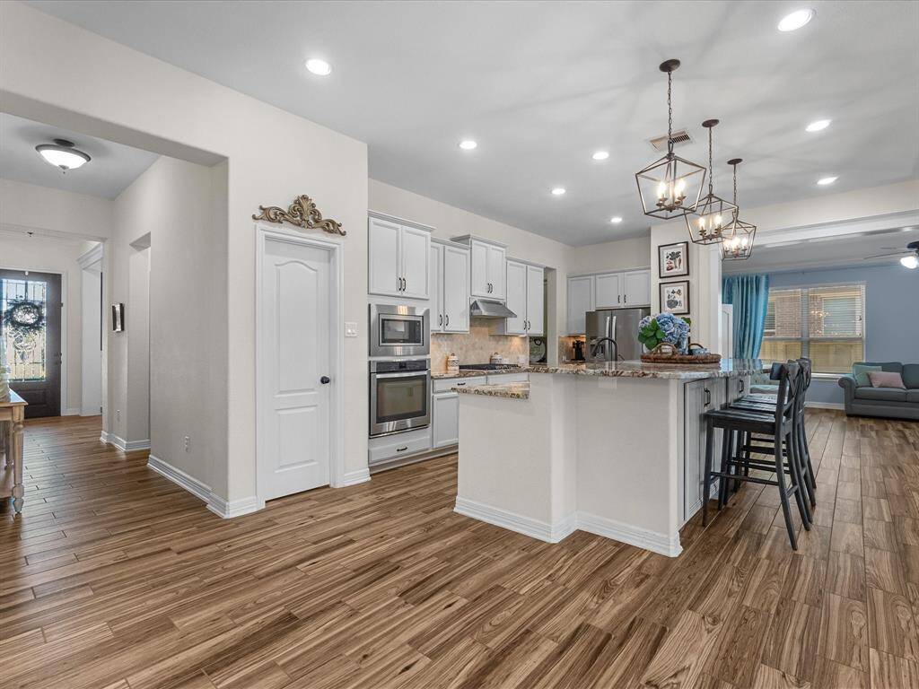 Beautiful wood-look ceramic tile floors throughout! Large walk-in pantry!