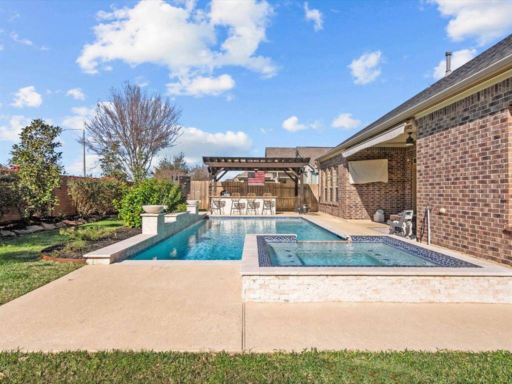 Heated pool and hot tub built in 2019 and includes fabulous water features!