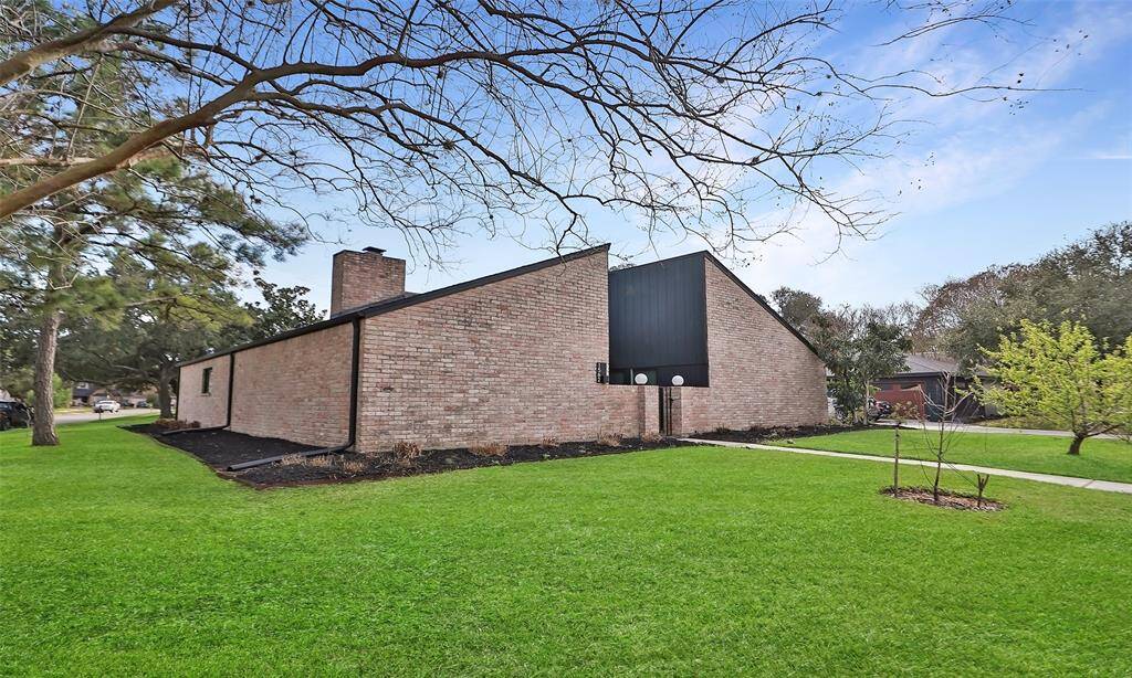 A prime corner lot with fruit trees and native plants. A great neighborhood! *according to seller!