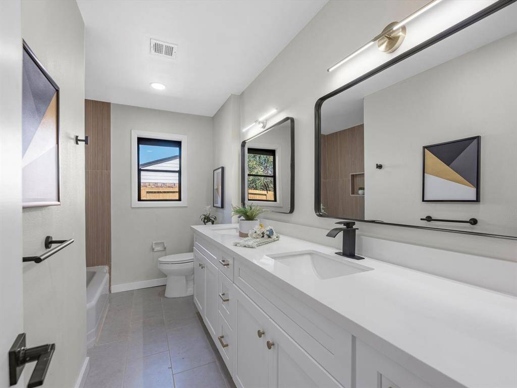FULL BATHROOM
