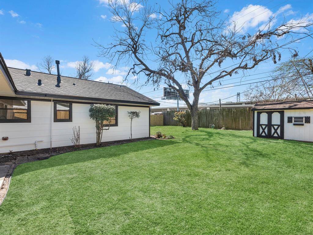 SPACIOUS BACKYARD