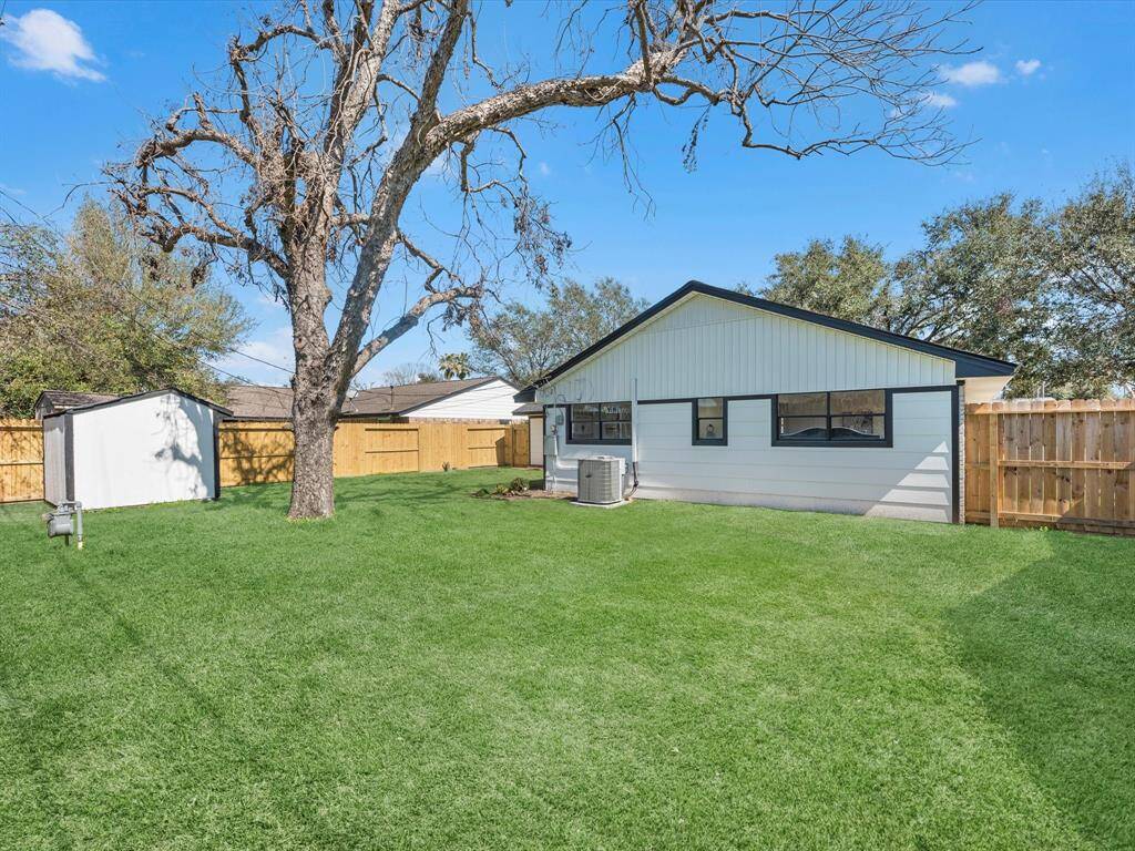 BACKYARD/REAR