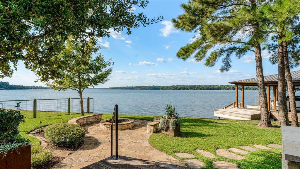 Stunning views from all areas of this beautifully designed and well equipped property, whether inside or out! The place for your treasured memories to begin! Amazing home and Quarters, Outside Retreat, Quiet, seemingly remote location on the lake, off the beaten path on a peninsula, yet all conveniences within a few short minutes!