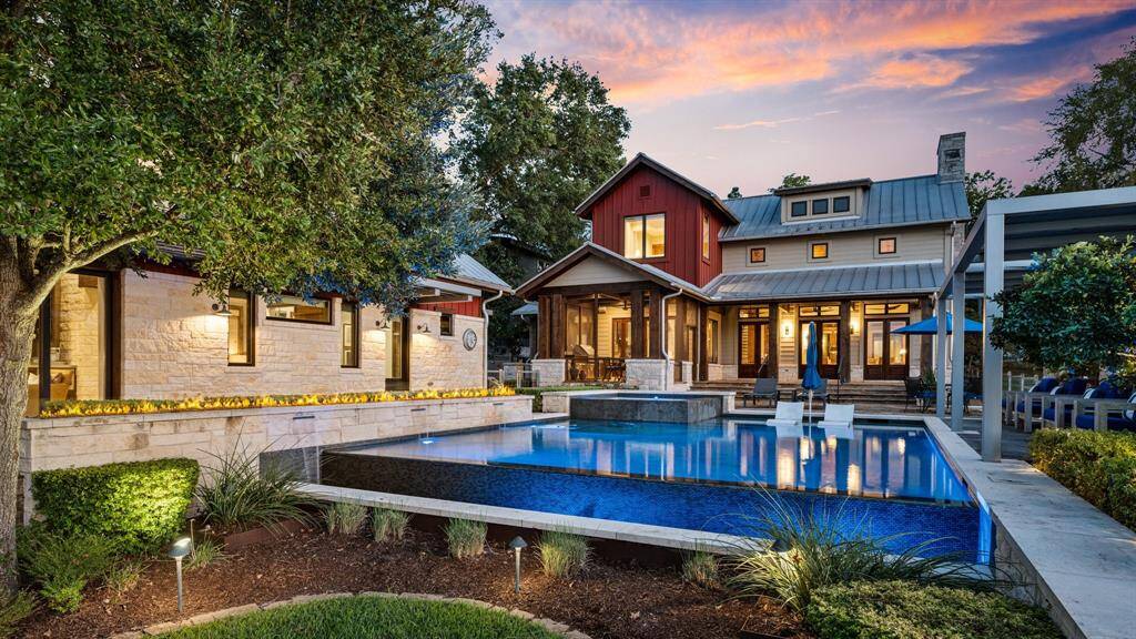 Your own personal retreat! One is drawn to the Fire Trough and stunning vanishing edge in the evenings!