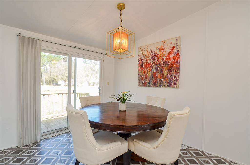 Updated breakfast room with New Designer lighting.