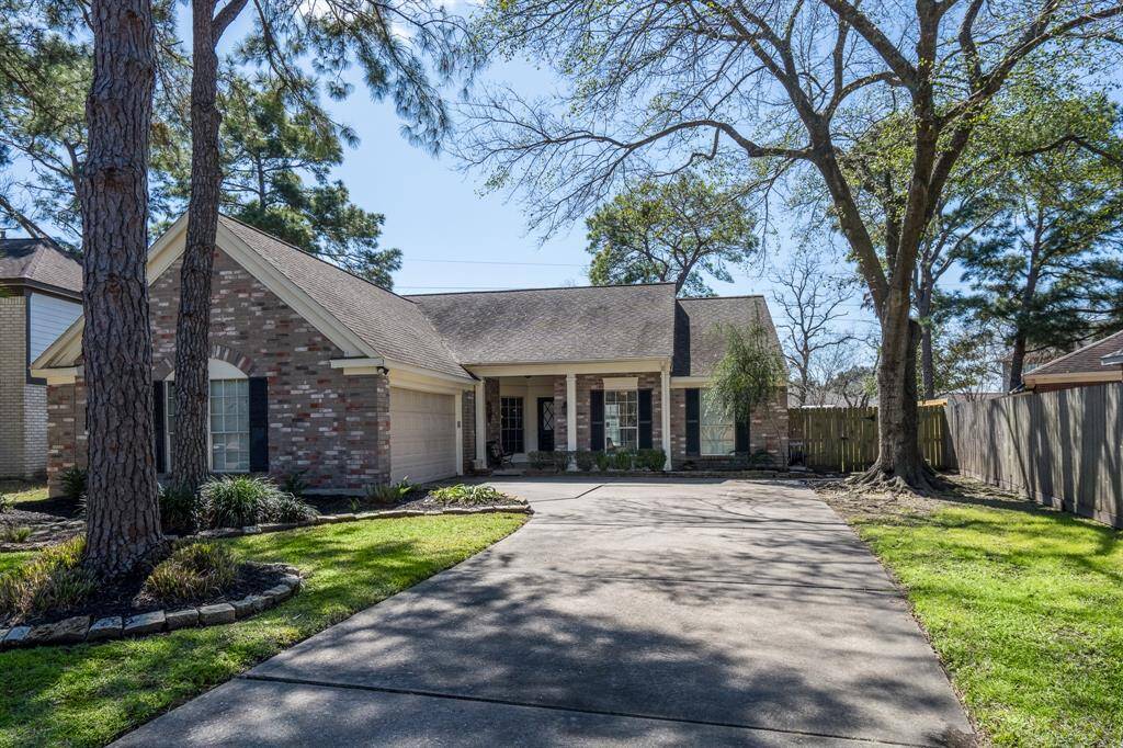 Welcome to 16611 April Hill, a wonderful little home that is packed with BIG features!