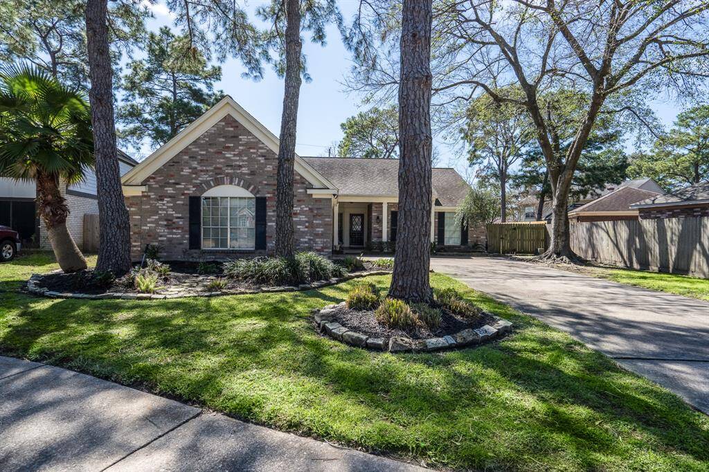 The home sits on a private double cul de sac lot - if someone's driving down your street, it's because they are lost, or they are REALLY supposed to be there!
