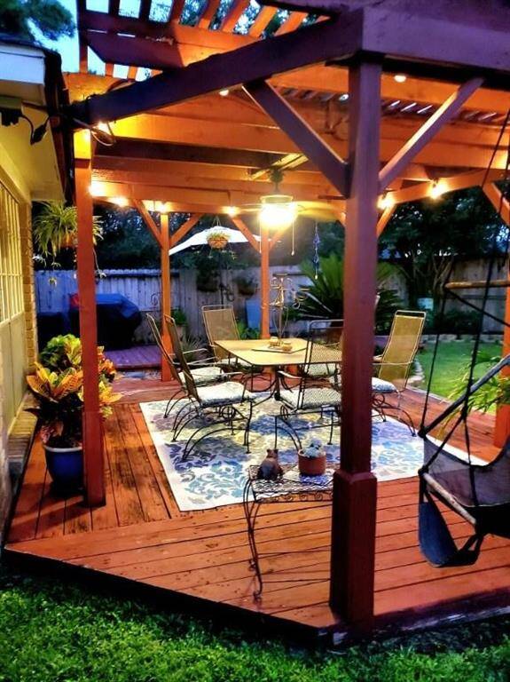 The back patio also features light so that you can enjoy it even when the sun comes down.