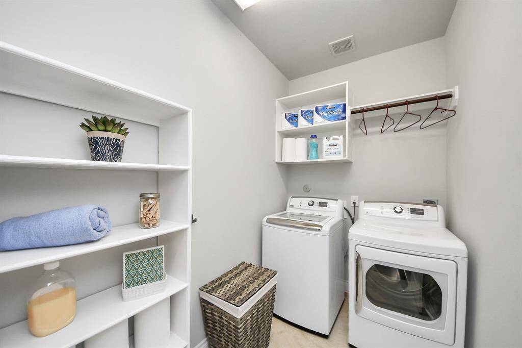 Lots of space and storage for hanging clothes and cleaning supplies