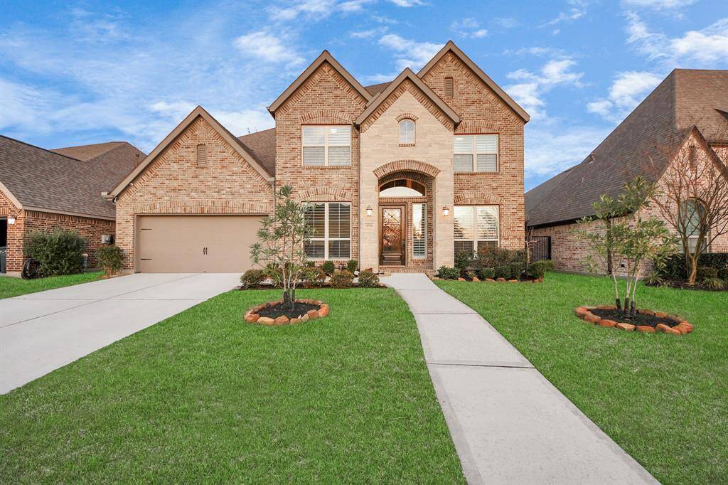 Welcome home to 16706 Whiteoak Canyon