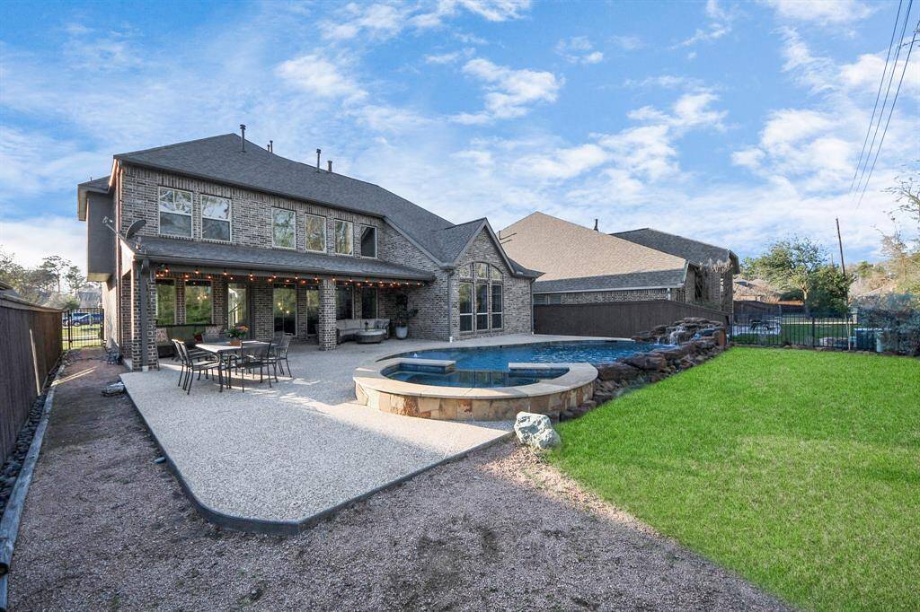 Crushed Granite on both sides of the house for clean and easy maintenance