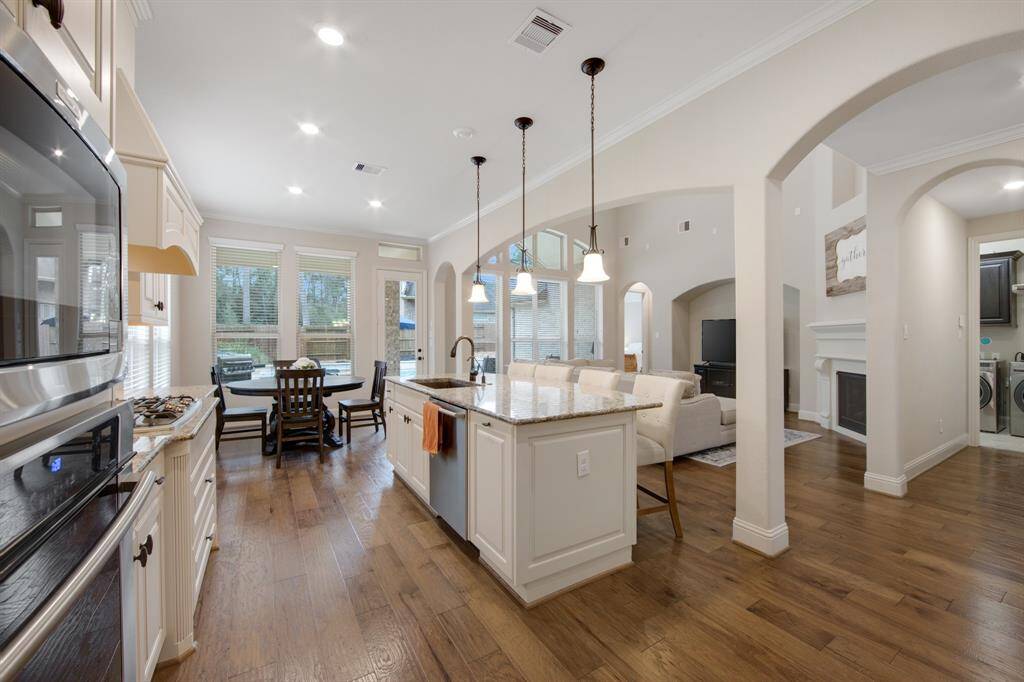 Stainless steel appliances, pot & pan drawers, trash drawer, pendant lighting over island