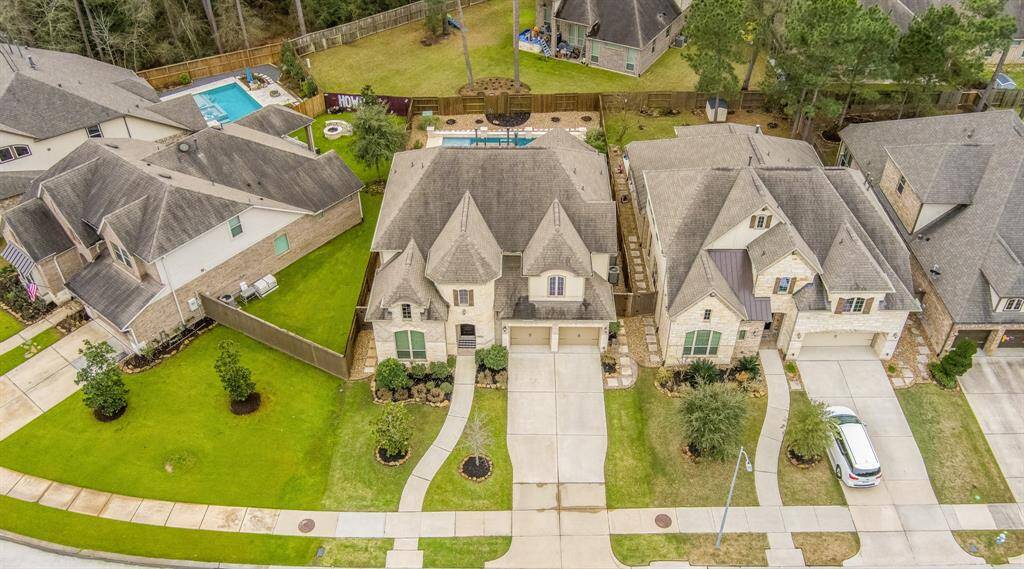 This home offers so much luxury and elegance. 16 SEER Air conditioning system. Programmable thermostat with humidity control. Radiant barrier roof decking, 2 H2O, Tilt-out sash on all operable windows, decked attic