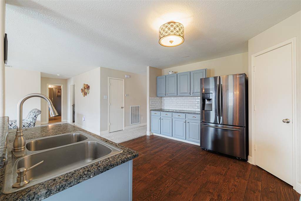 Another view of the kitchen.