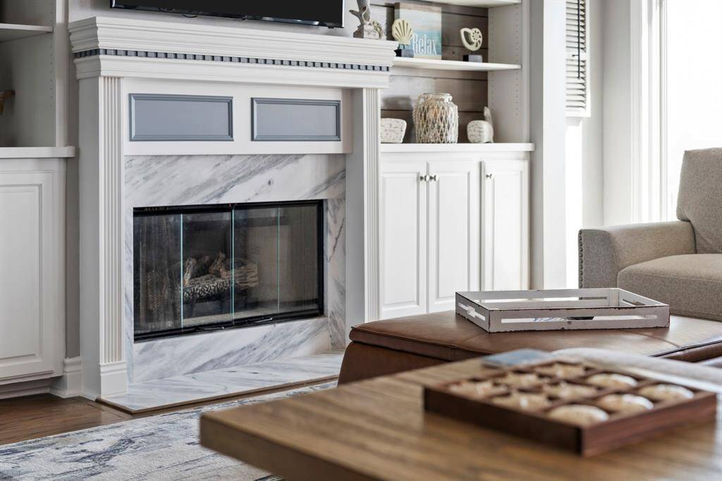 At the heart of the space, a fireplaceadds a cozy focal point, providingwarmth and charm.