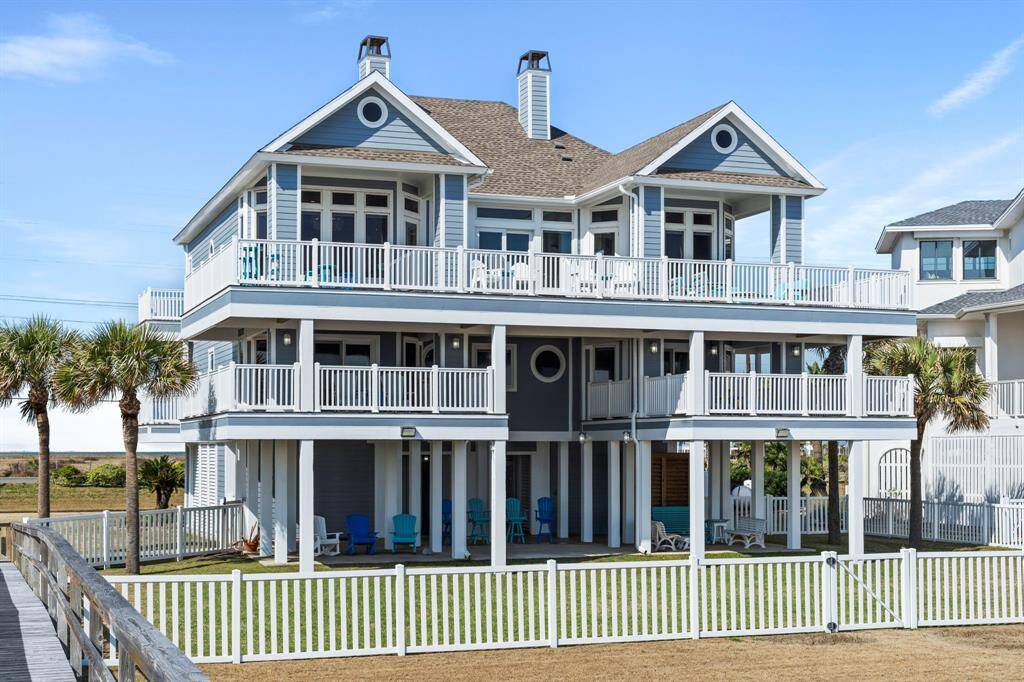 This 3 story beach house is perfect for vacation!