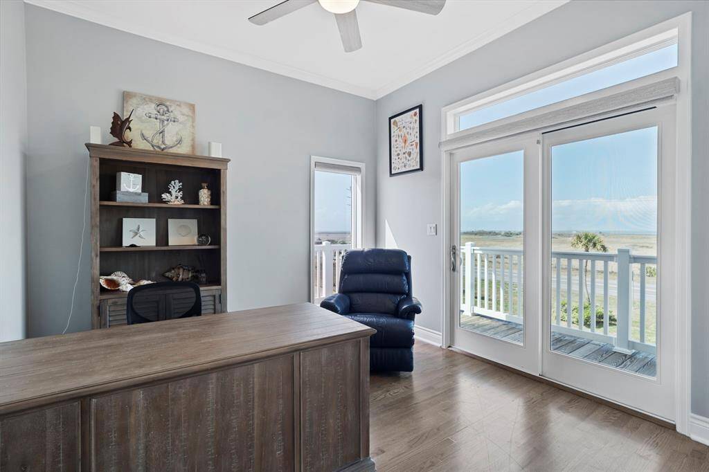 The extra room can be used as a home office with balcony access. Located on 3rd floor.