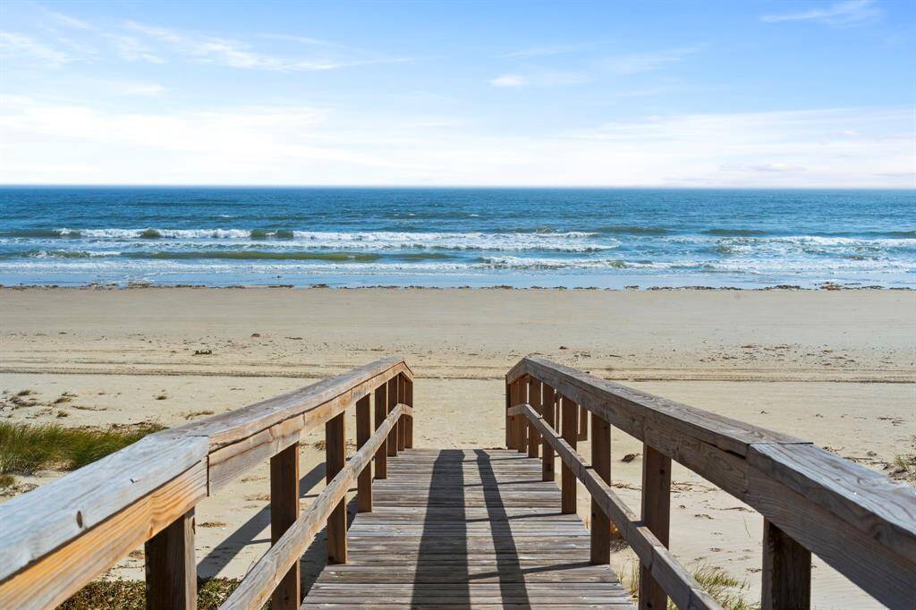 Your private walkway leads to the beach!