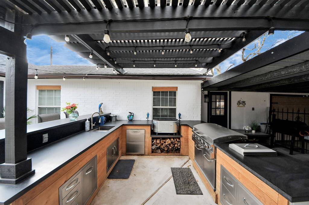 Outdoor kitchen