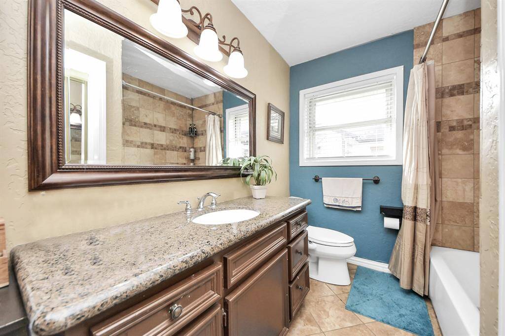 Main house common bath