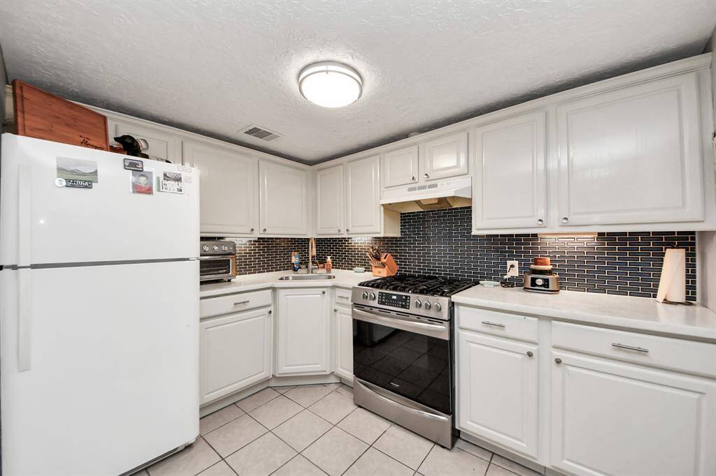 Second house kitchen