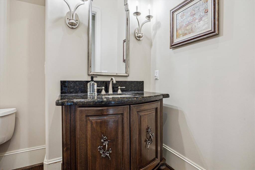 Powder bath conveniently located on the first floor.
