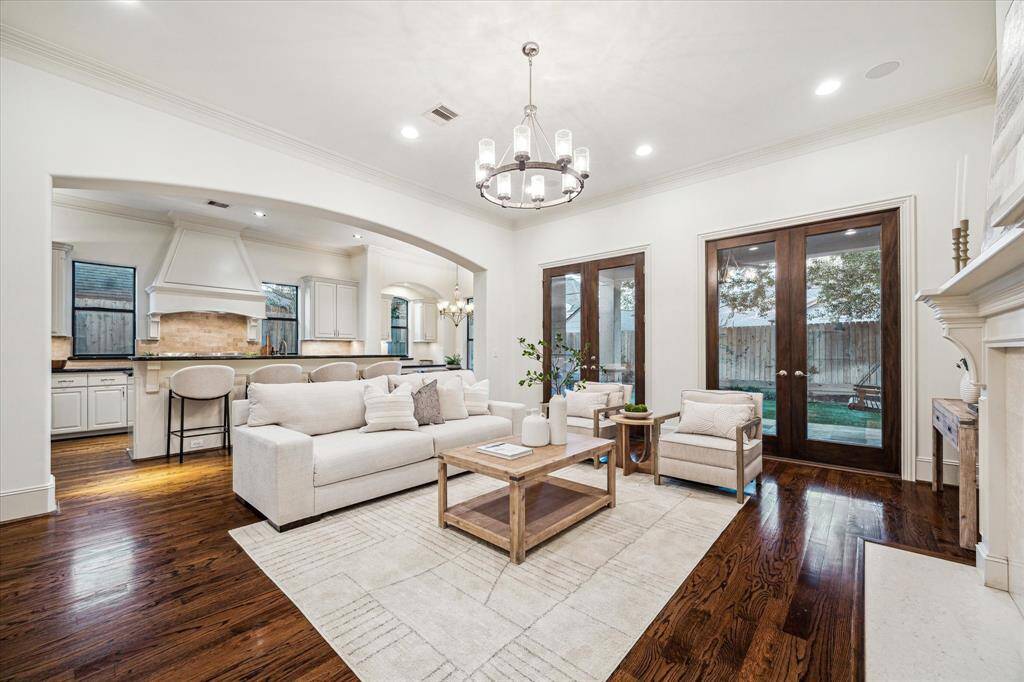 The open floor plan between the kitchen and living room provides an easy flow for daily life as well as for entertaining.