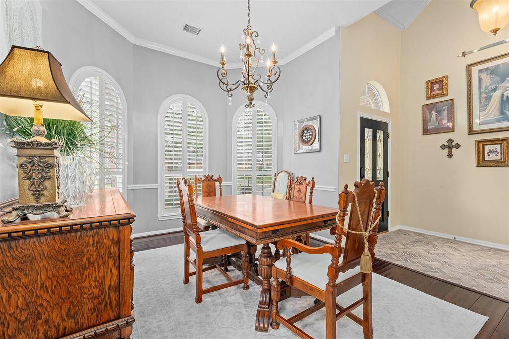 Host unforgettable gatherings in this stunning space.