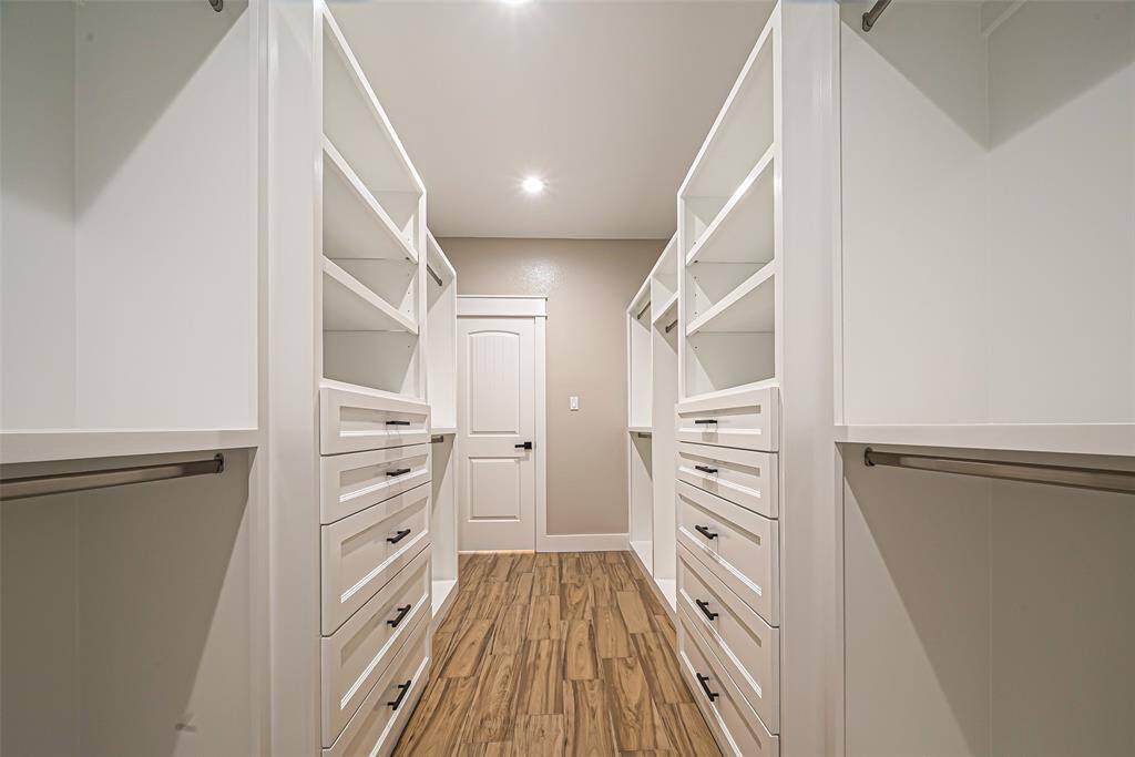 master walking closet