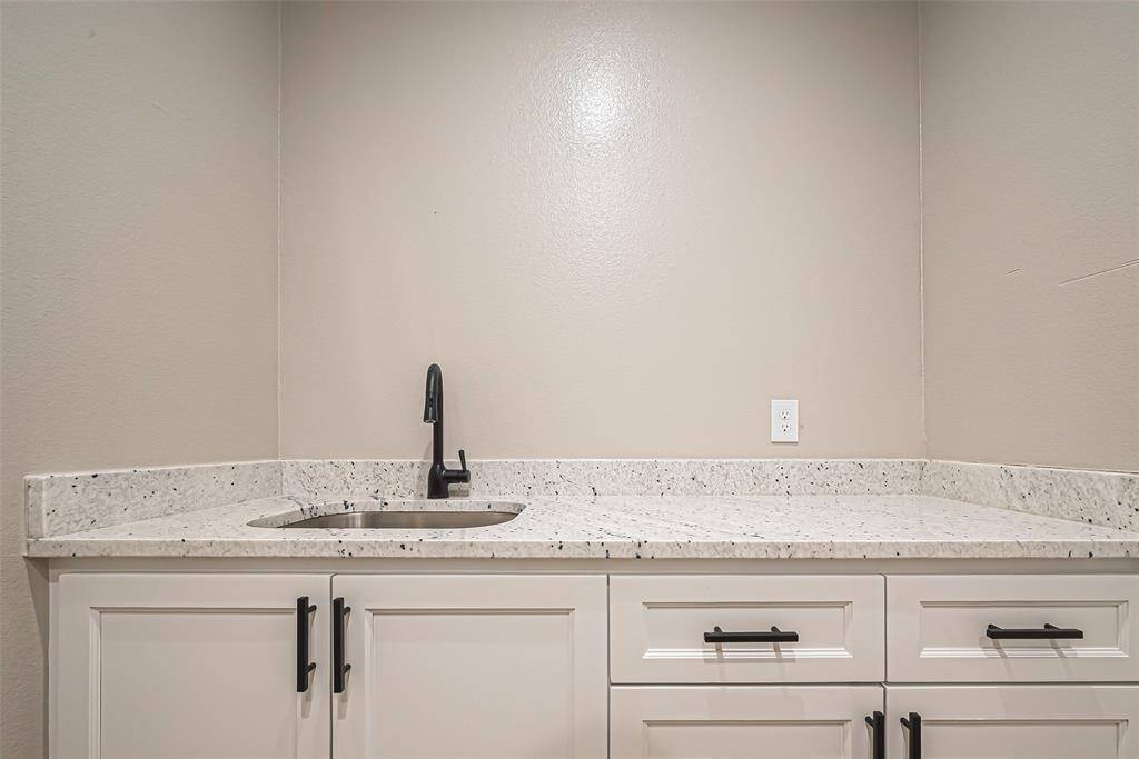laundry sink & cabinets