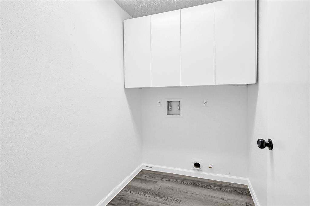 LAUNDRY/UTILITY ROOM