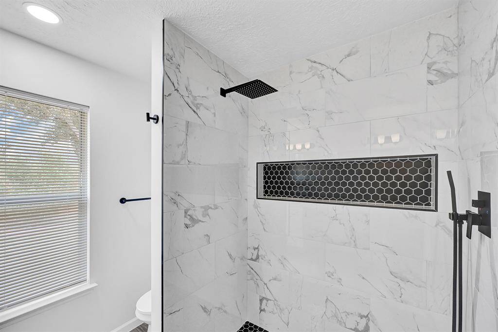 MASTER SHOWER