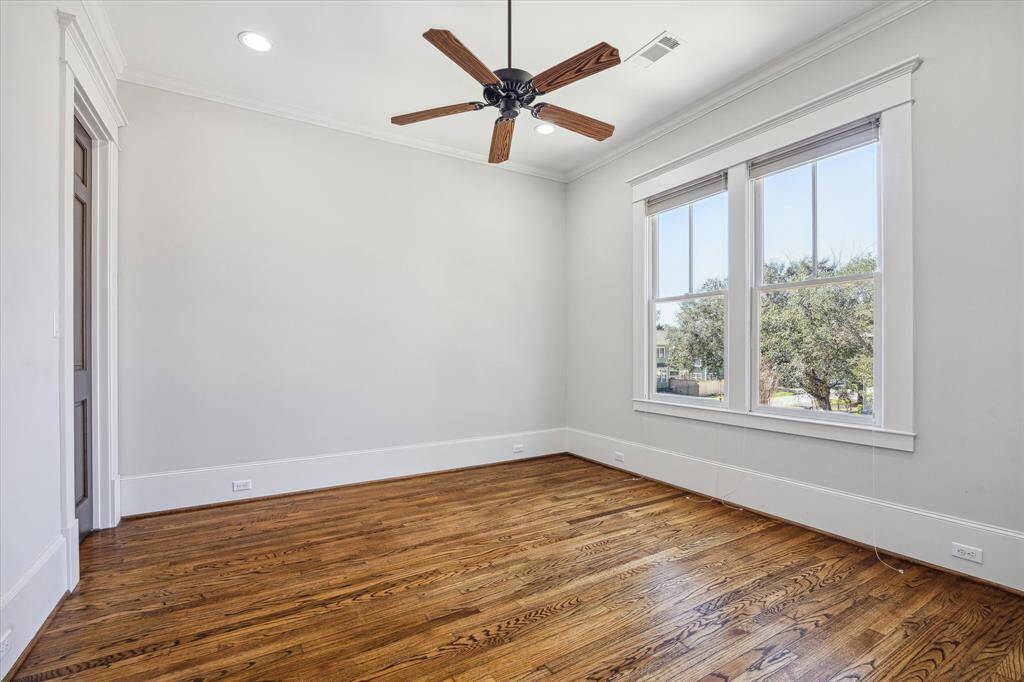 Secondary bedroom