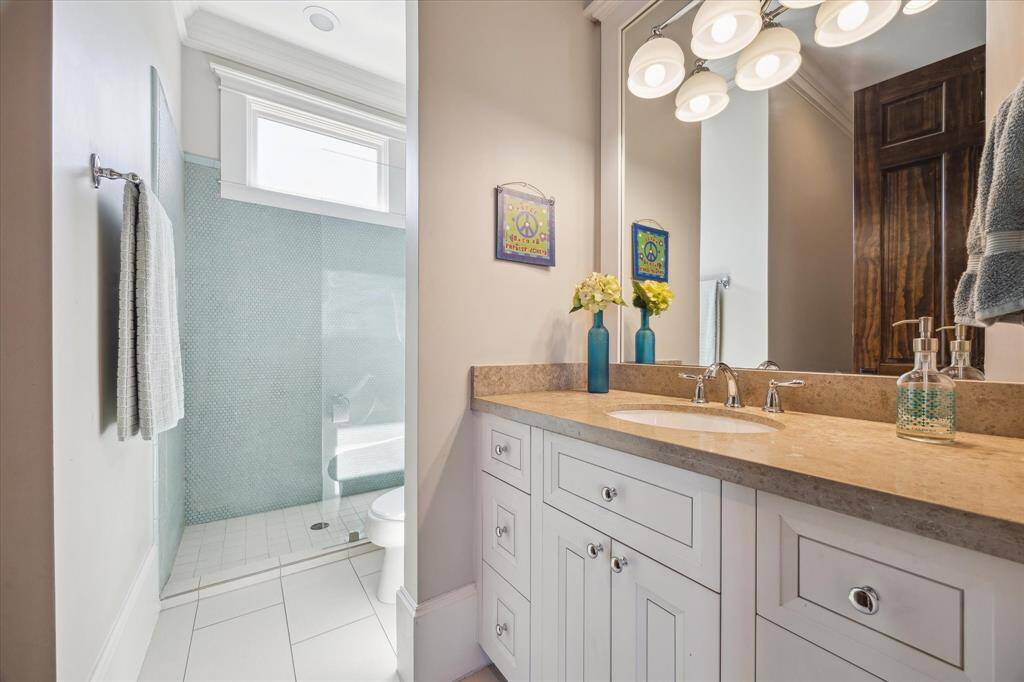 Downstairs full bathroom