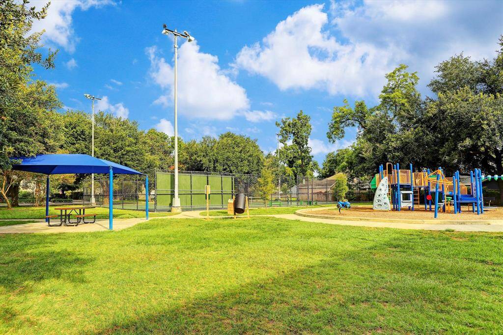 Play areas, tennis courts and nice amenities.