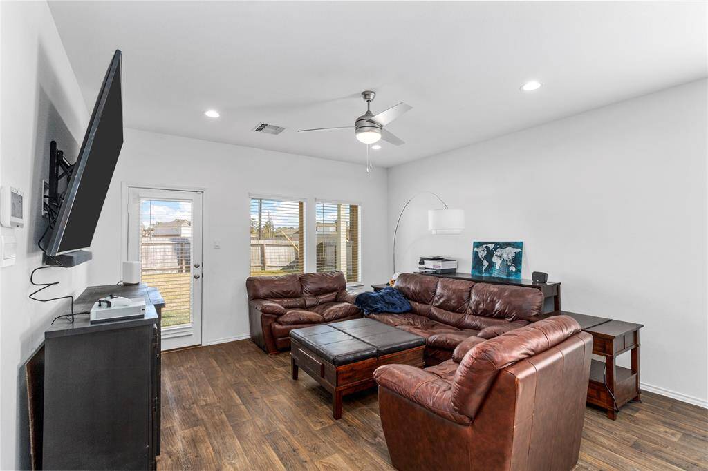 Tons of natural light in this room.
