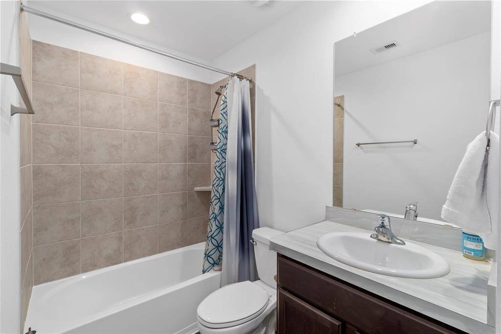 Full bath upstairs.