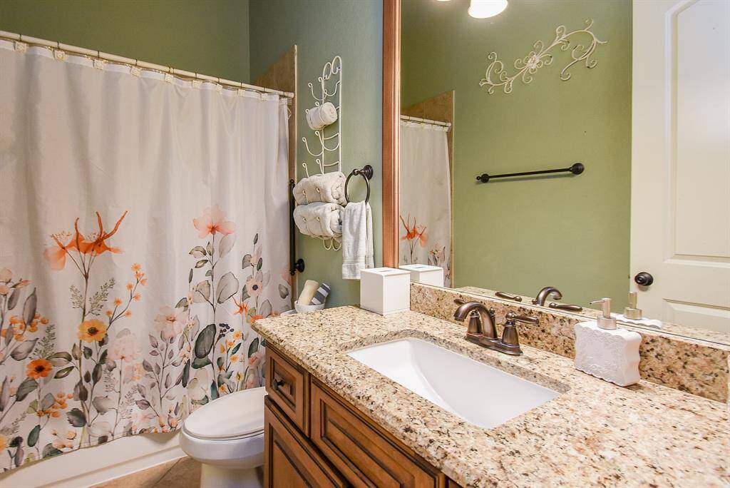 Ensuite bath for first secondary bedroom.