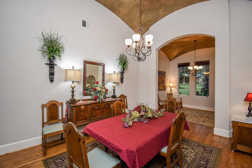 The lovely dining room, adjacent to the piano room, also has a Groin vaulted ceiling