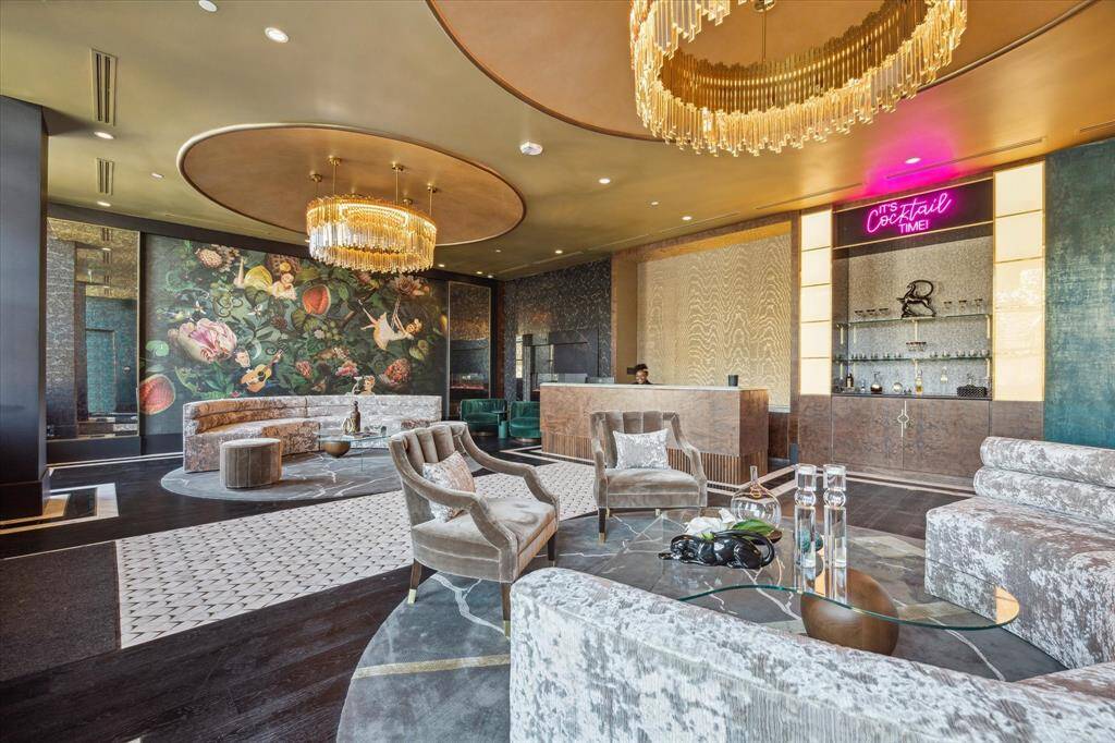 The stylish lobby, infused with a charming British theme, sets the tone for the entire building. With its striking design and attention to detail, this space is a true knockout. A dedicated concierge is available ensuring that every need is met with impeccable service and care.