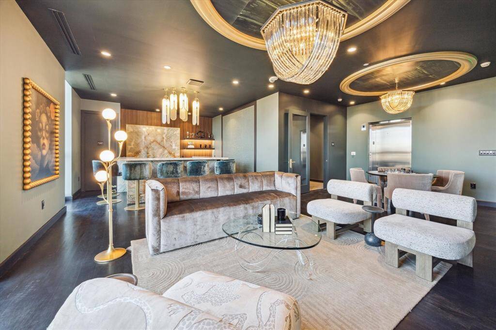 This stunning space located on the fourth floor is dedicated for residents’ use. It offers a full kitchen, conference room and bath. Whether it's for a casual evening drink or hosting guests, the residents' lounge adds an extra touch of luxury to the building's inviting atmosphere.