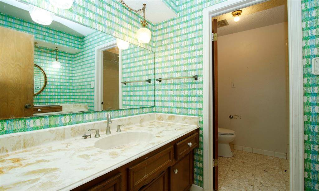 Hall Bath.