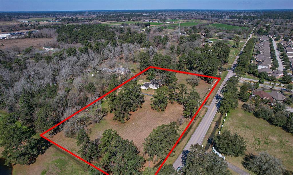 This property is .6 miles to Hufsmith Kohrville and 1.8 miles to The Grand Parkway.