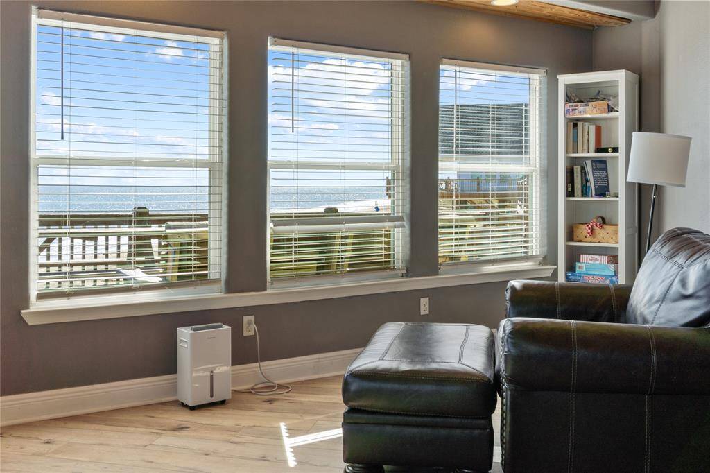 Office nook with views!