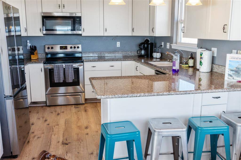 Lots of storage + bar seating!