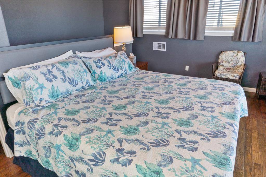 Comfy beach themed bedding!