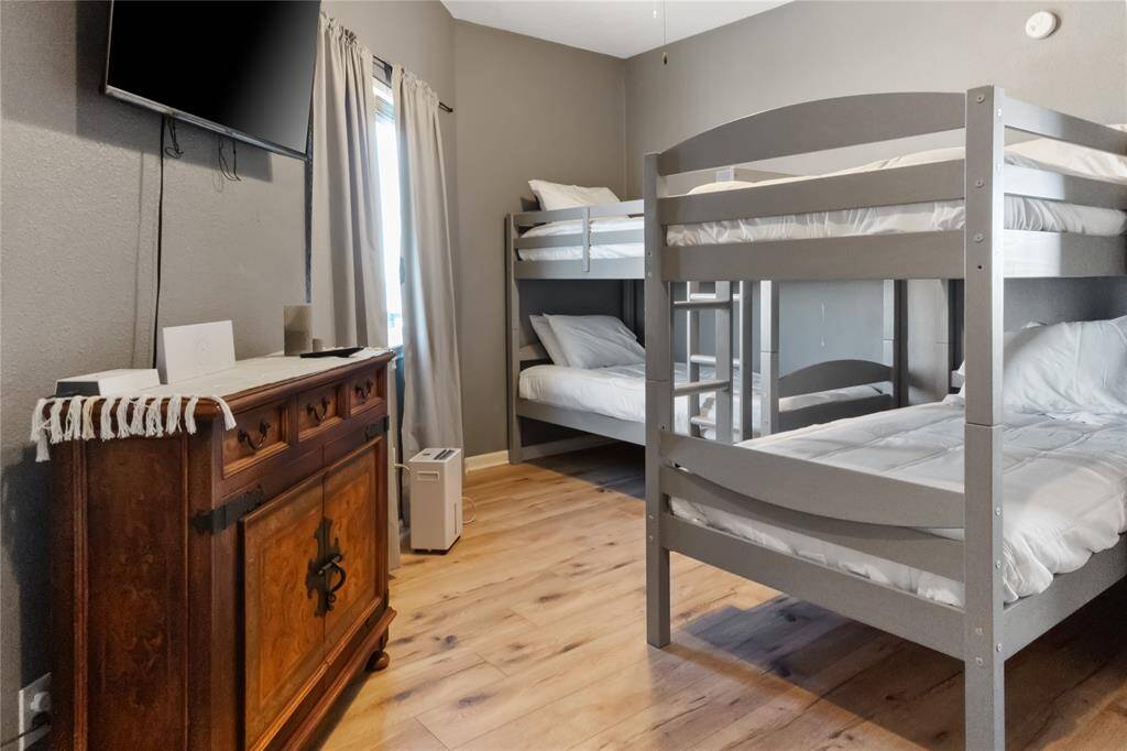Bunkroom is super cool for the kiddos or additional guests!